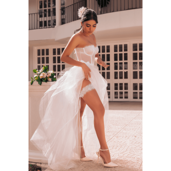 Ensemble 4 pièces blanc, bustier, string et 2 jarretières 